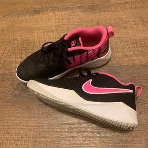 Girls size 5 Nike basketball shoes